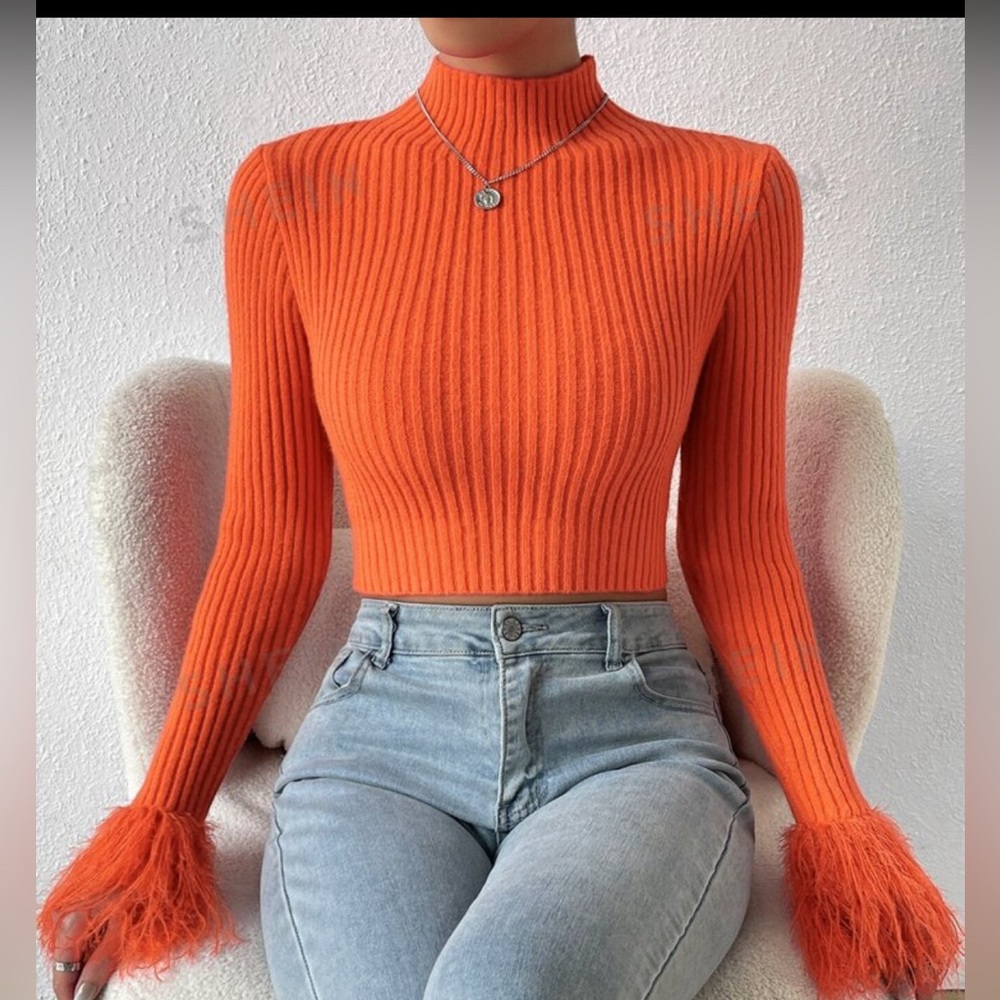 Orange sweater with Fuzzy cuff 🧡